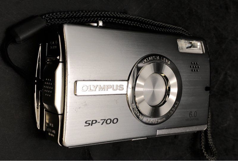 Olympus SP-700 6.0 MP Digital Point & Shoot Camera