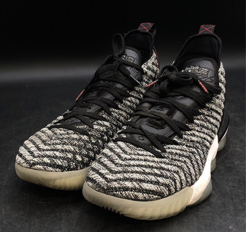 Nike Men's Lebron 16 Black White Athletic Shoes - Size 8.5