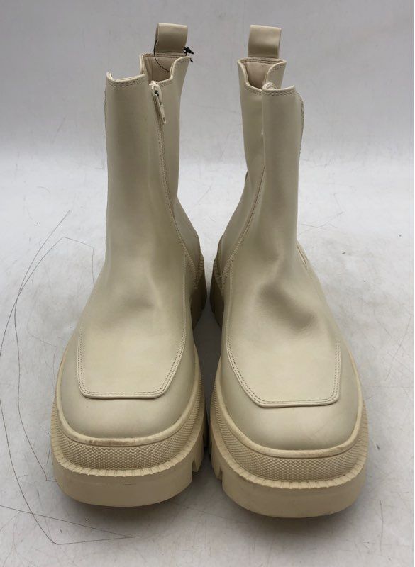 Lane Bryant Women&#39;s Off-White Ankle Chelsea Boots - Size 9W