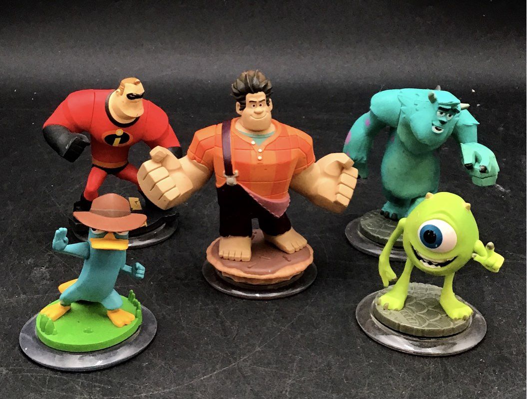Disney Infinity USB Portal Base Pad And Action Figures Lot