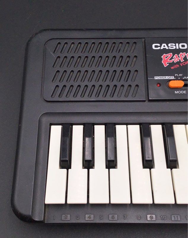 Casio Rapman Rap-1 32 Key Electronic Keyboard With Voice Effector