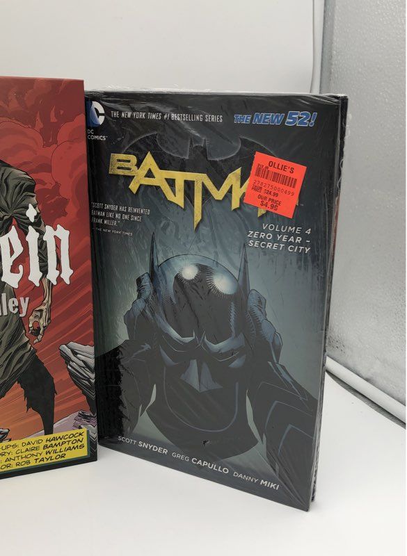 Comic & Graphic Novel Lot Marvel DC Disney Batman Venom Jurassic League 6 Piece