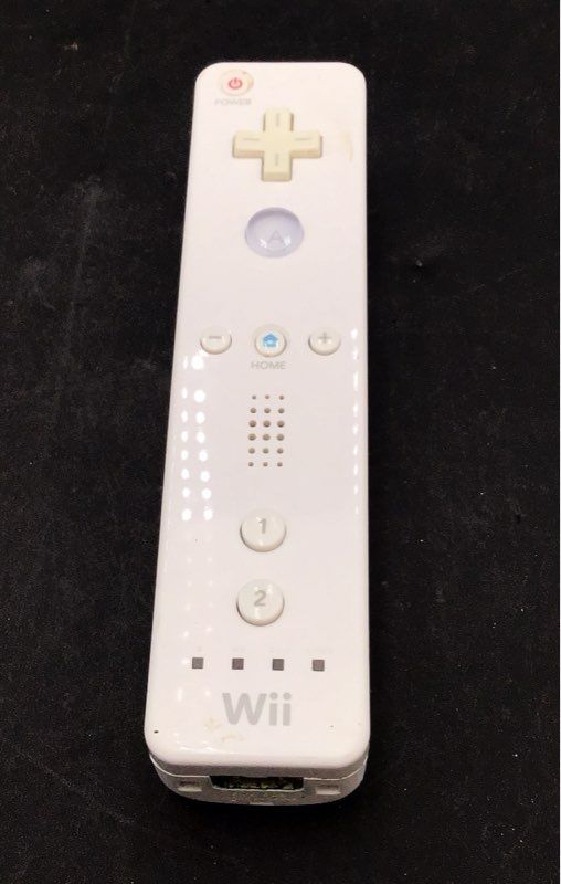 Nintendo Wii Remote 2 Nunchuk Controller & 3 Game Lot Wii Fit Plus Nitro Bike