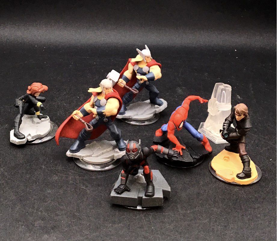 Disney Infinity USB Portal Base Pad And Action Figures Lot