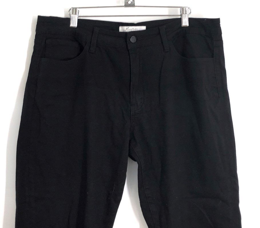 KanCan Women's Black Signature Buckle Exclusive Frayed Raw Hem Cropped Jeans 33
