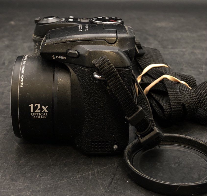 Fujifilm FinePix S1000fd Digital SLR Camera