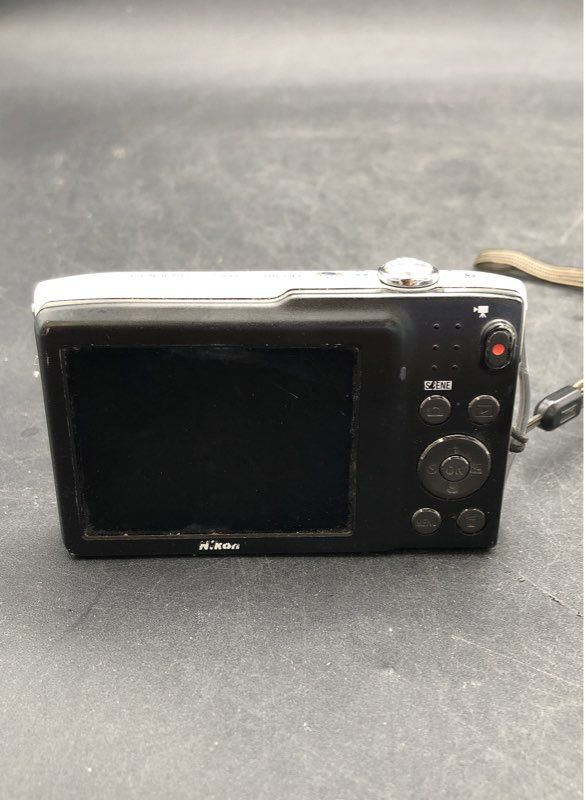 Nikon Coolpix S3200 6X Wide Optical Zoom Digital Camera