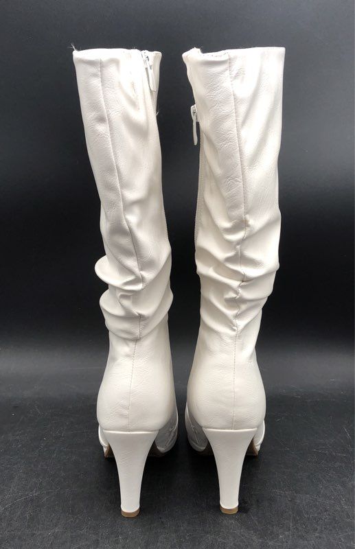 NIB Trendsup Collection Women's White Fashion Boots - Size 5.5