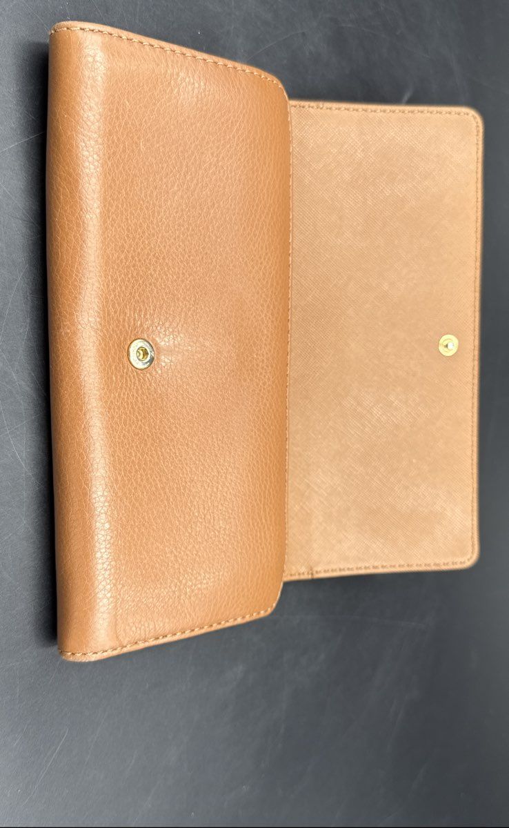 Michael Kors Tan Pebbled Leather MK Circle Logo Flap Continental Wallet Gold