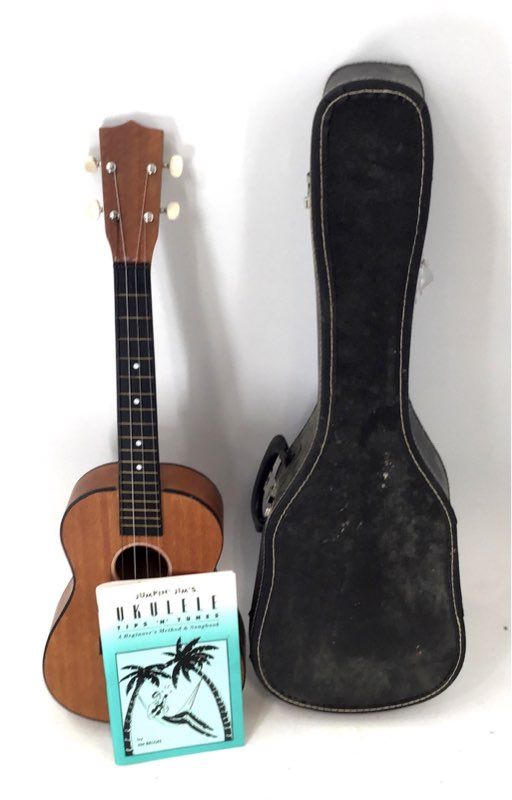 Vintage Dixon RU-811 Ukulele with Hard Case & Beginner's Method Book
