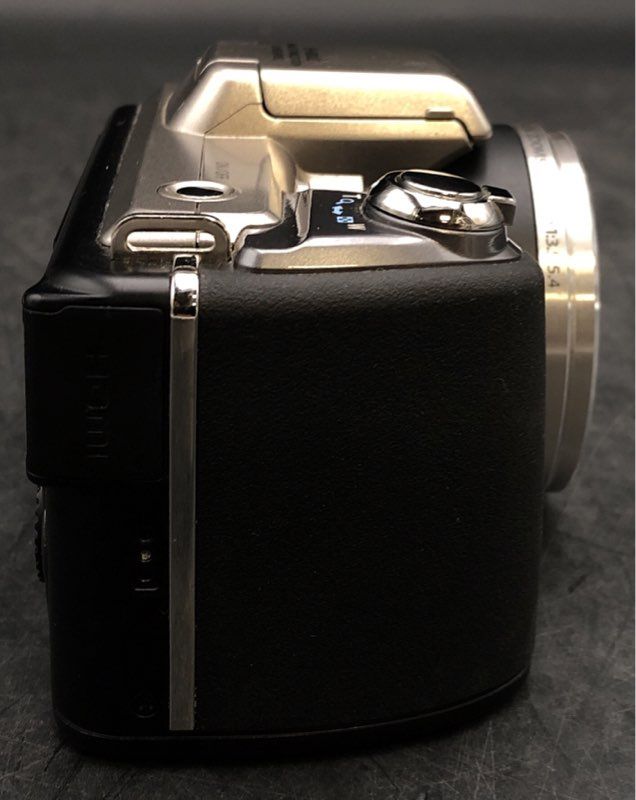 Olympus SP-600UZ Bridge Digital Camera