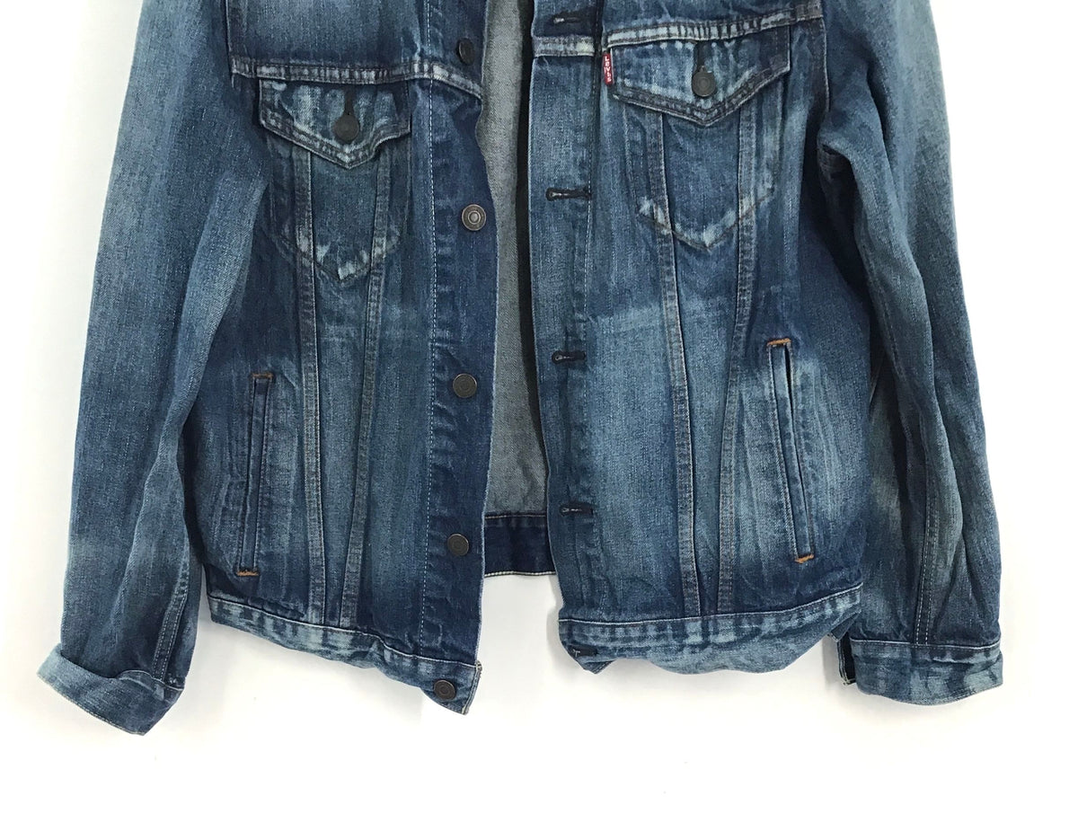 Levi&#39;s Men&#39;s Blue Denim Trucker Jacket - Size Medium