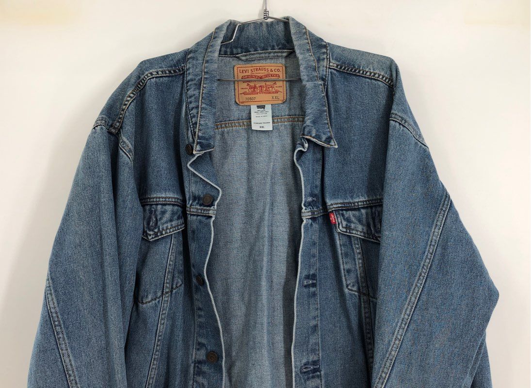 Levi&#39;s Men&#39;s Blue Cotton Collared Denim Trucker Jacket - Size 2XL