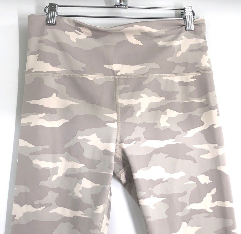 Athleta Women's Elation Camo 7/8 Tight Leggings Gray Tan Camouflage Size M