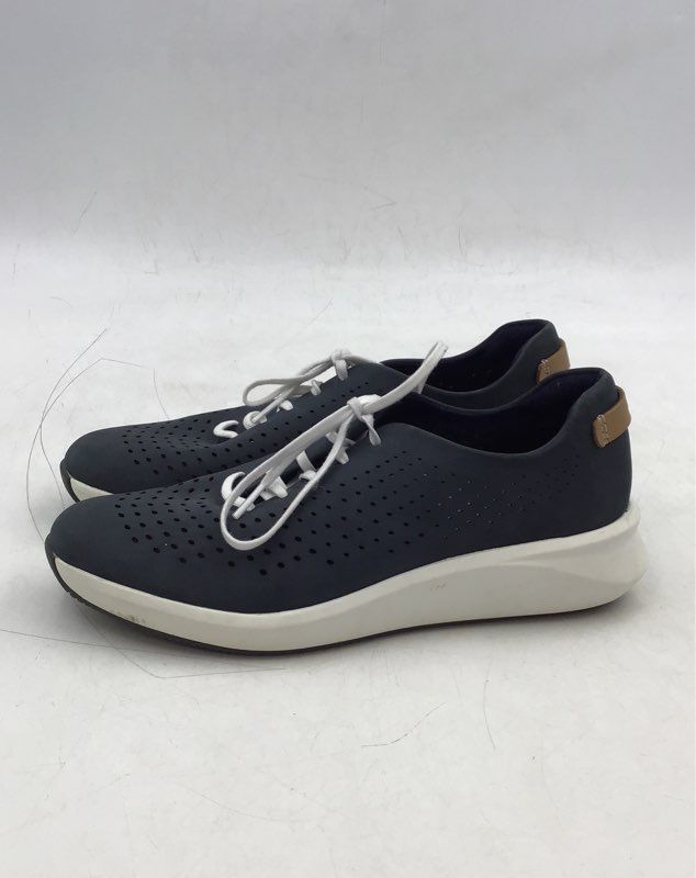 Clarks Women&#39;s Black Athletic Shoes - Size 7.5M