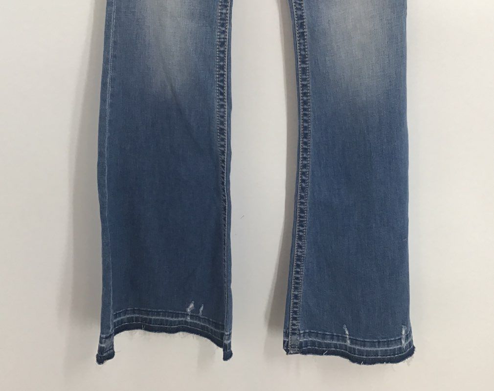 NWT Miss Me Women&#39;s Blue Heaven Flared Jeans - Size 29