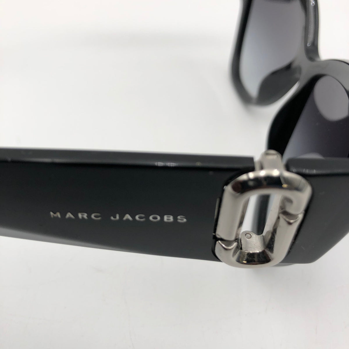 Marc Jacobs Women's Black Cat Eye Sunglasses Gradient Lenses MARC 109/S COA