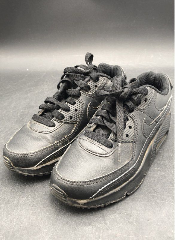 Nike Boys Black Athletic Shoes - Size 1Y