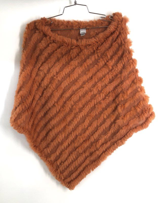 Wilsons Leather Maxima Women's Burnt Orange Knit Fur Trim Poncho OSFA