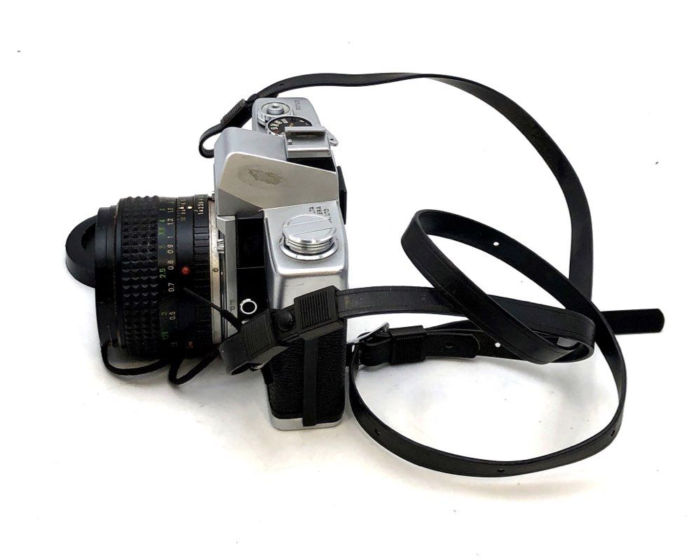 Vintage Minolta SRT 101 35mm SLR Camera with 50mm 1.4 & Focal 28mm Lenses