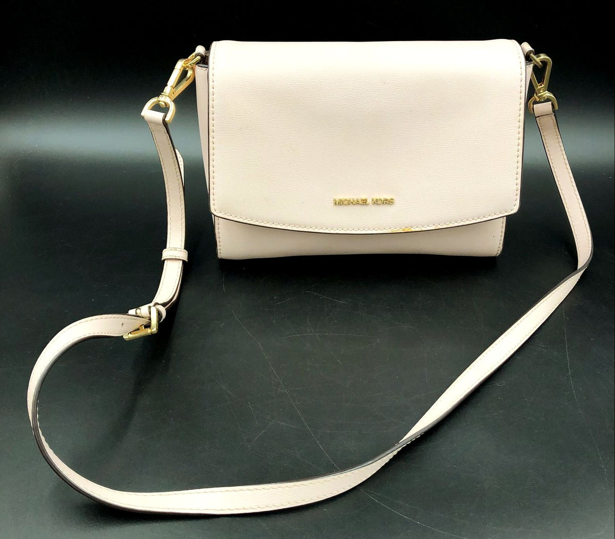 Authentic Michael Kors Women&#39;s Light Pink Leather Crossbody Bag - COA Included