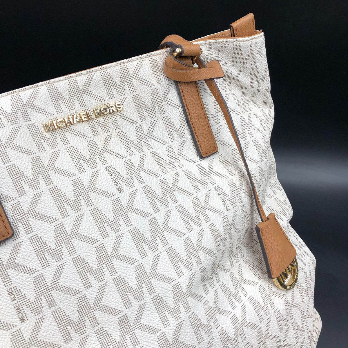 Authentic Michael Kors Women&#39;s Beige White Luxury Leather Tote Bag -COA Included