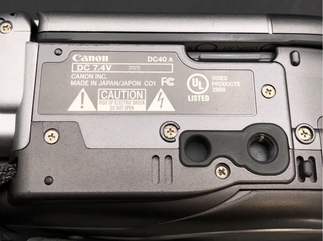 Canon DC40 Compact DVD Camcorder With Adapter