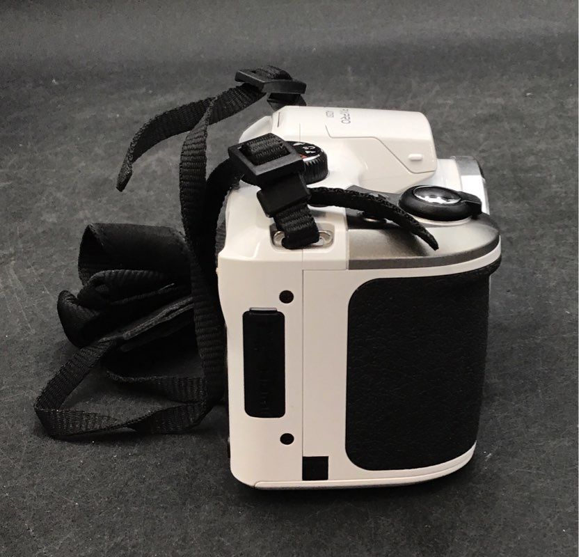 Kodak PIXPRO AZ251 16MP 25x Zoom Digital Bridge Camera White