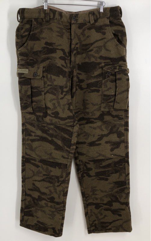 Columbia Men&#39;s Green Camouflage Straight Leg Cargo Pants - Size 40