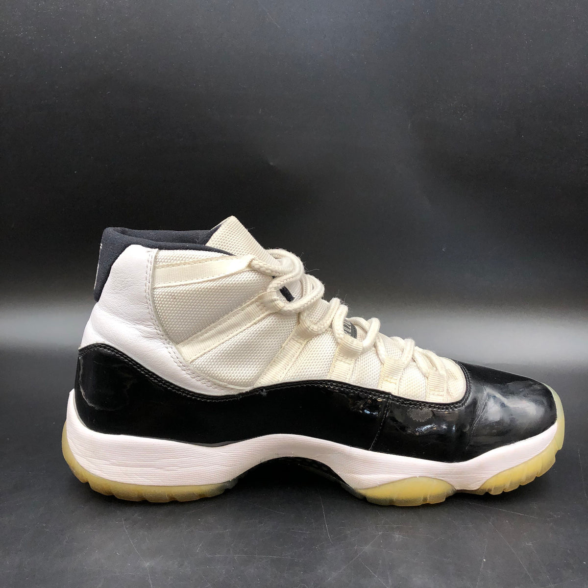 Nike Air Jordan 11 Retro Concord White Black 2018 Sneakers Size 9.5 COA