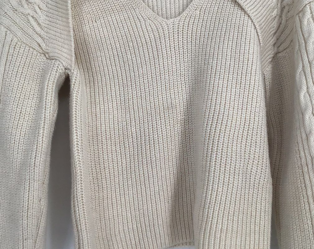 H&amp;M Women&#39;s Ivory Long Sleeve Knitted Cropped Pullover Sweater - Size Medium