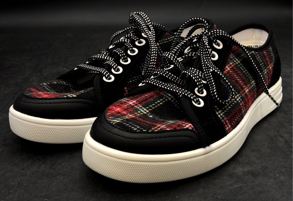 Traq by Alegria Lyra Red Plaid Suede Low Top Sneakers Womens Size 37 / US 7