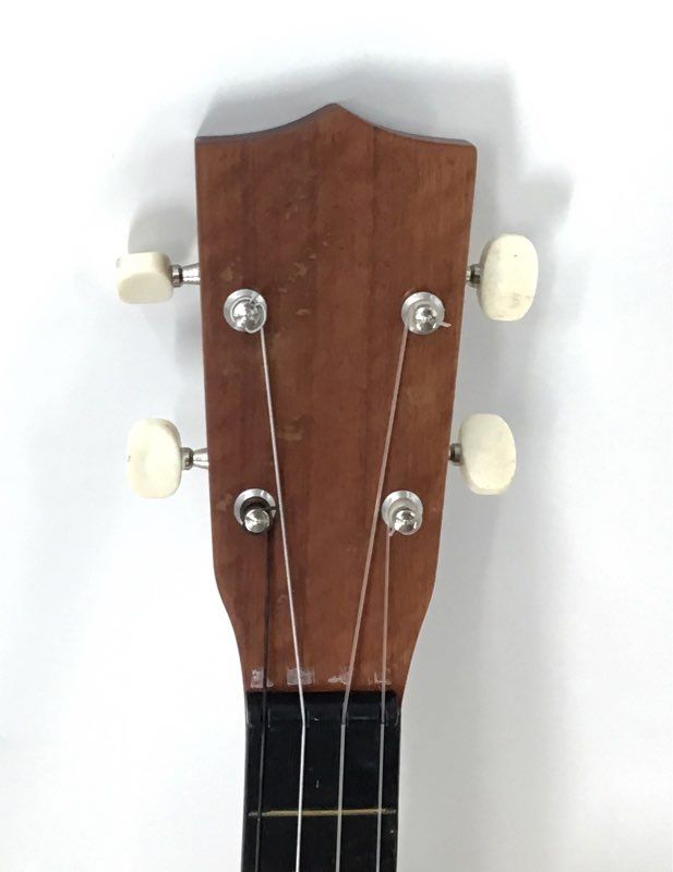 Vintage Dixon RU-811 Ukulele with Hard Case & Beginner's Method Book