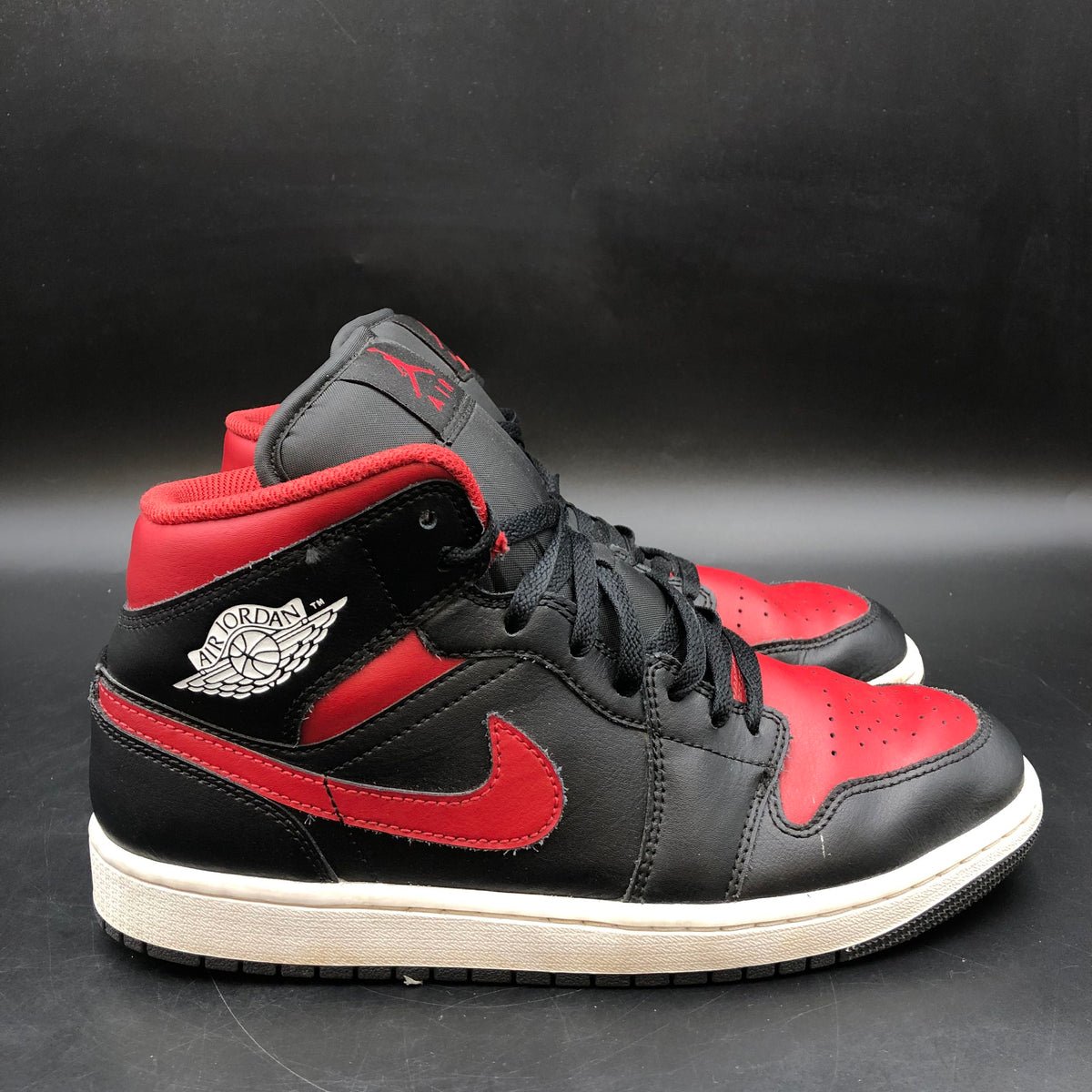 Nike Air Jordan 1 Mid Reverse Bred Black Red Sneakers Size 9 COA