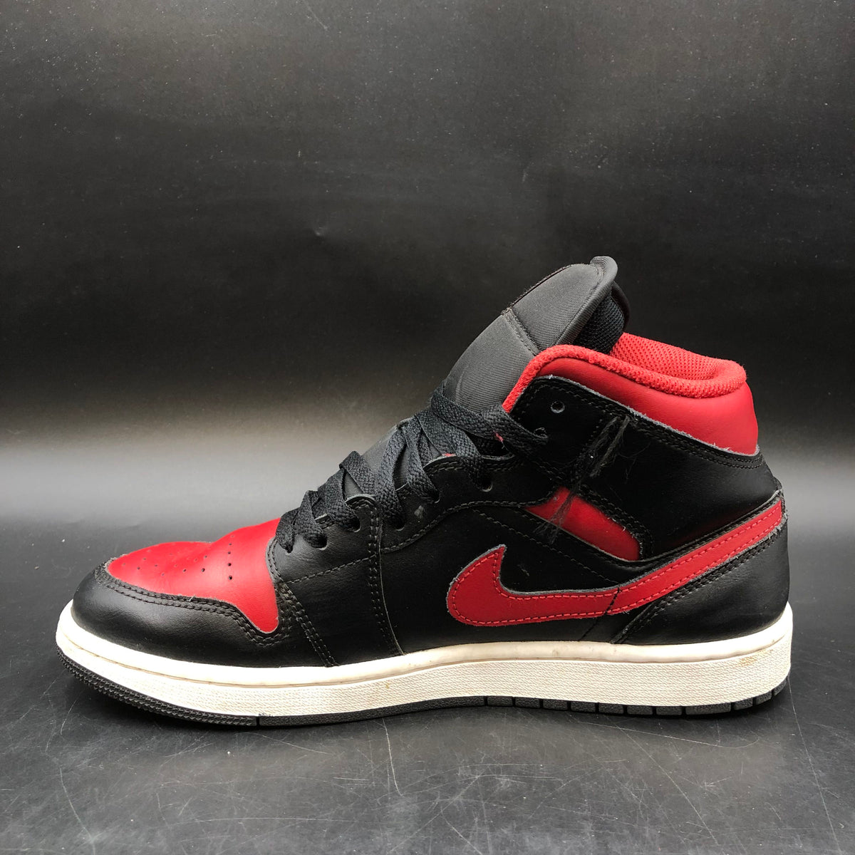 Nike Air Jordan 1 Mid Reverse Bred Black Red Sneakers Size 9 COA