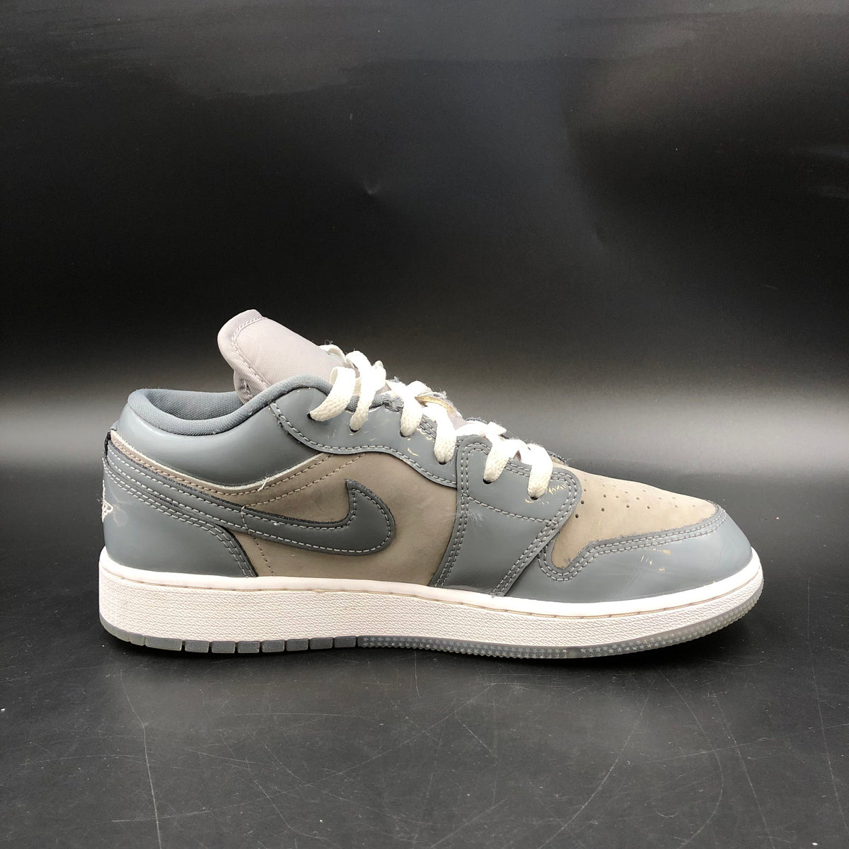 Nike Air Jordan 1 Low Patent Cool Grey Boy's Sneakers Size 6Y COA