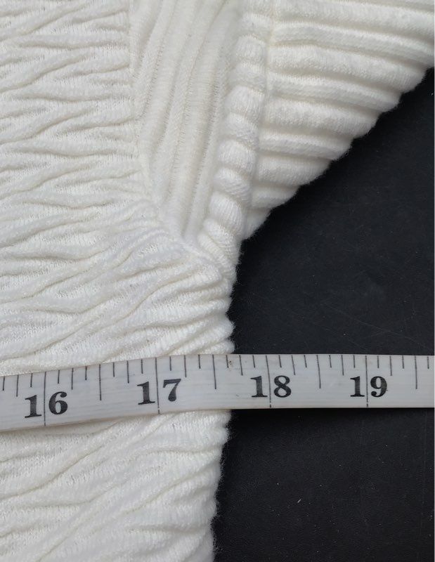 Trouve Women's White Textured Chevron Layered Hem Sweater Top Size S