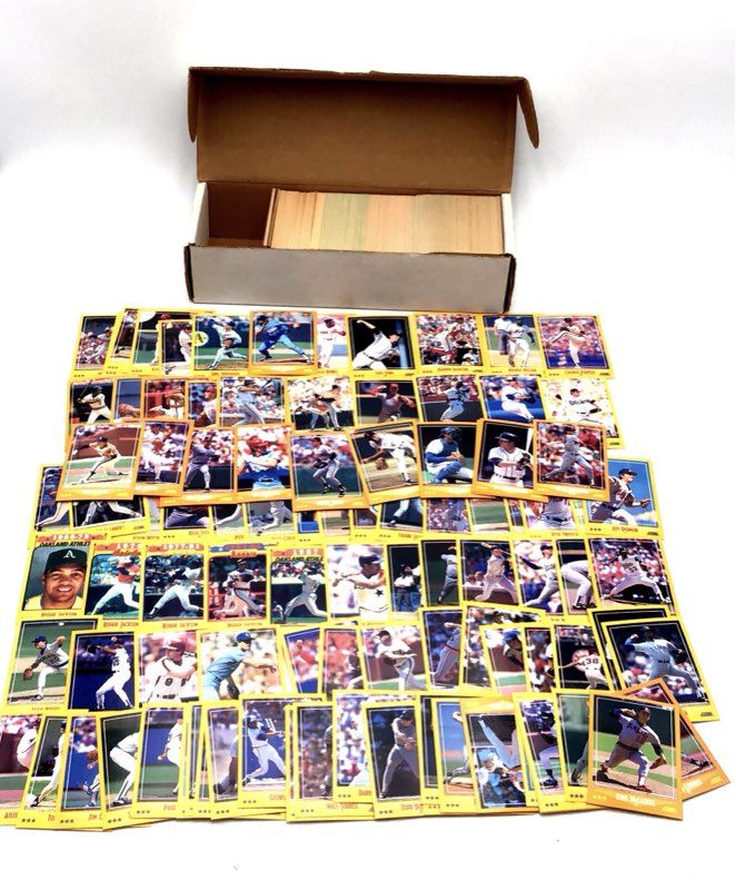 1.1 lbs. Lot Of 1980 Baseball MLB Cards. Medium Box, Unsorted