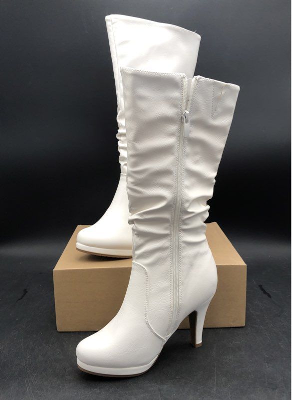 NIB Trendsup Collection Women's White Fashion Boots - Size 5.5