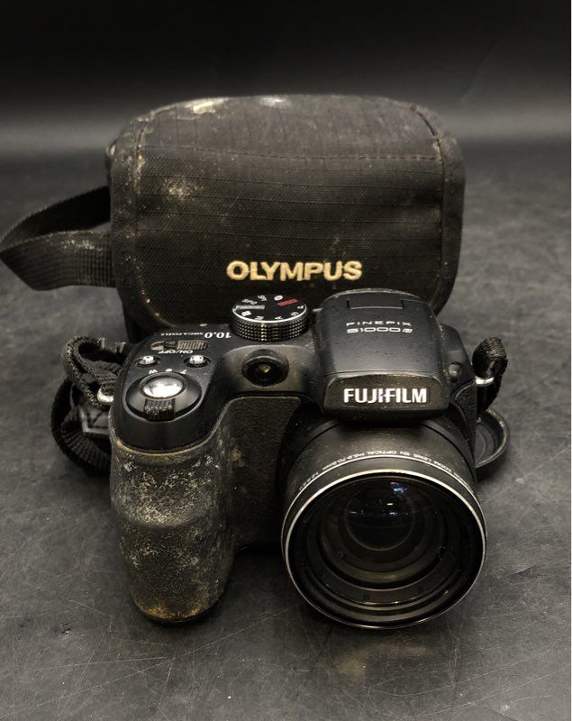 Fujifilm FinePix S1000fd Digital SLR Camera