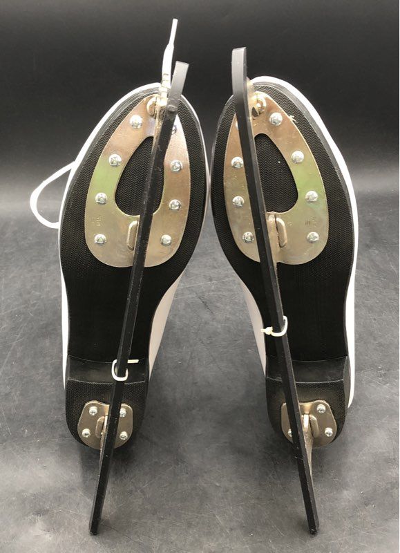 American Athletic Figure Ice Skates White Size US 10 EUR 43 With Blade Guards