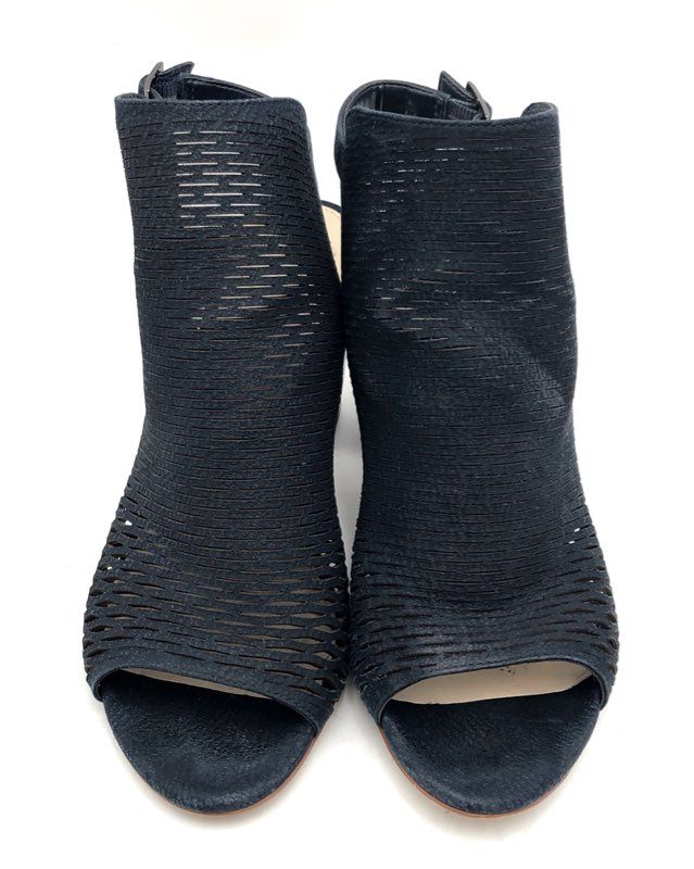 Vince Camuto Badesti Navy Blue Perforated Peep Toe Slingback Heels Size 7.5