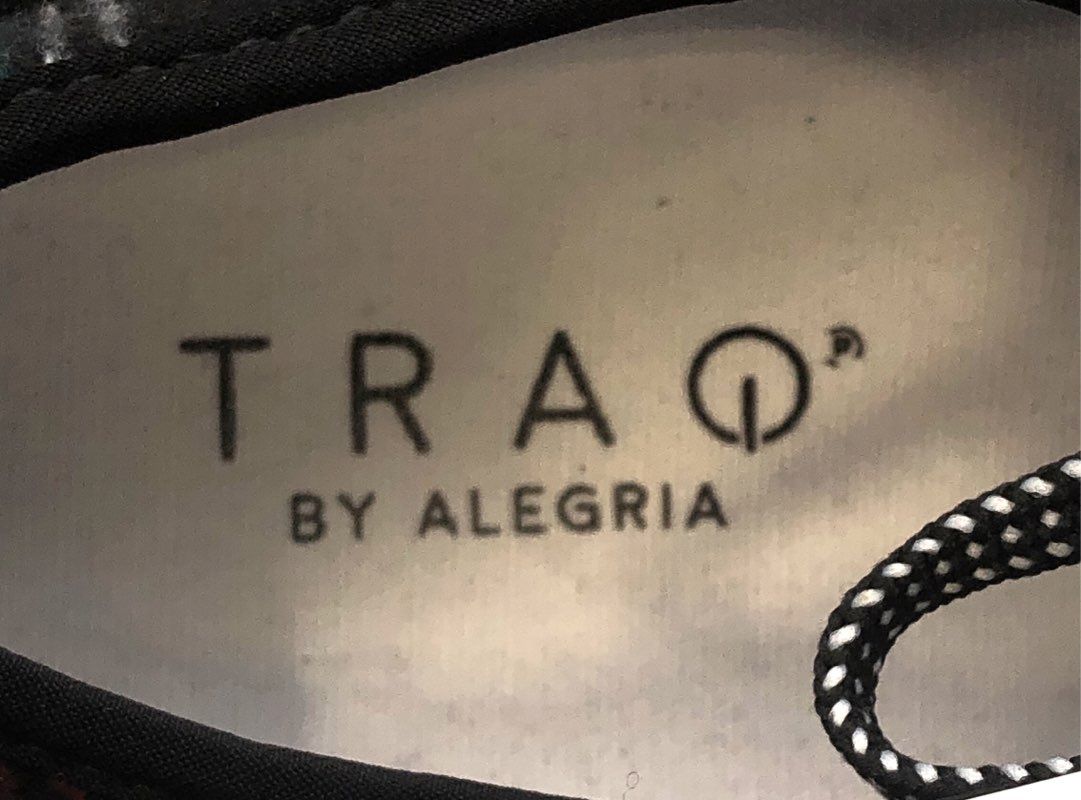 Traq by Alegria Lyra Red Plaid Suede Low Top Sneakers Womens Size 37 / US 7