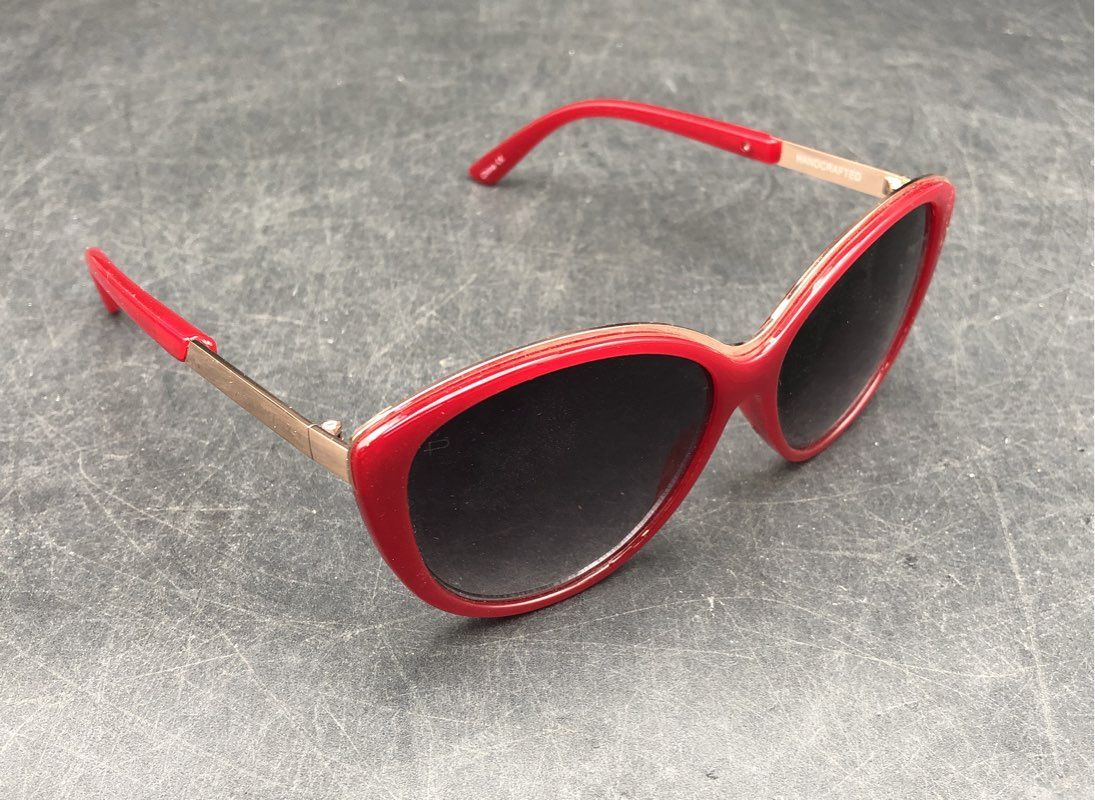 Prive Revaux Women's Red Plastic Cat Eye Sunglasses W/Case
