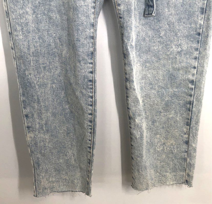 SO Women's High Rise Mom Jeans Acid Wash Paperbag Waist Tie Belt Raw Hem NWT 13