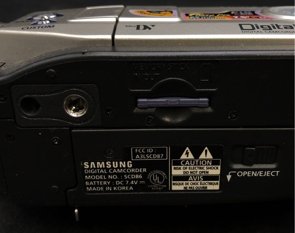 Samsung SCD86 400X Digital Zoom 2.5 Inch LCD Camcorder With Accessories