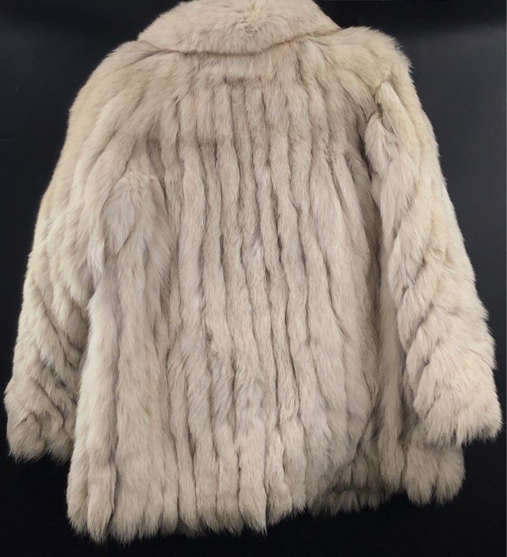 Vintage 90s Saga Fox Women's Natural Blue Fox Fur Coat Jacket Norway Cream