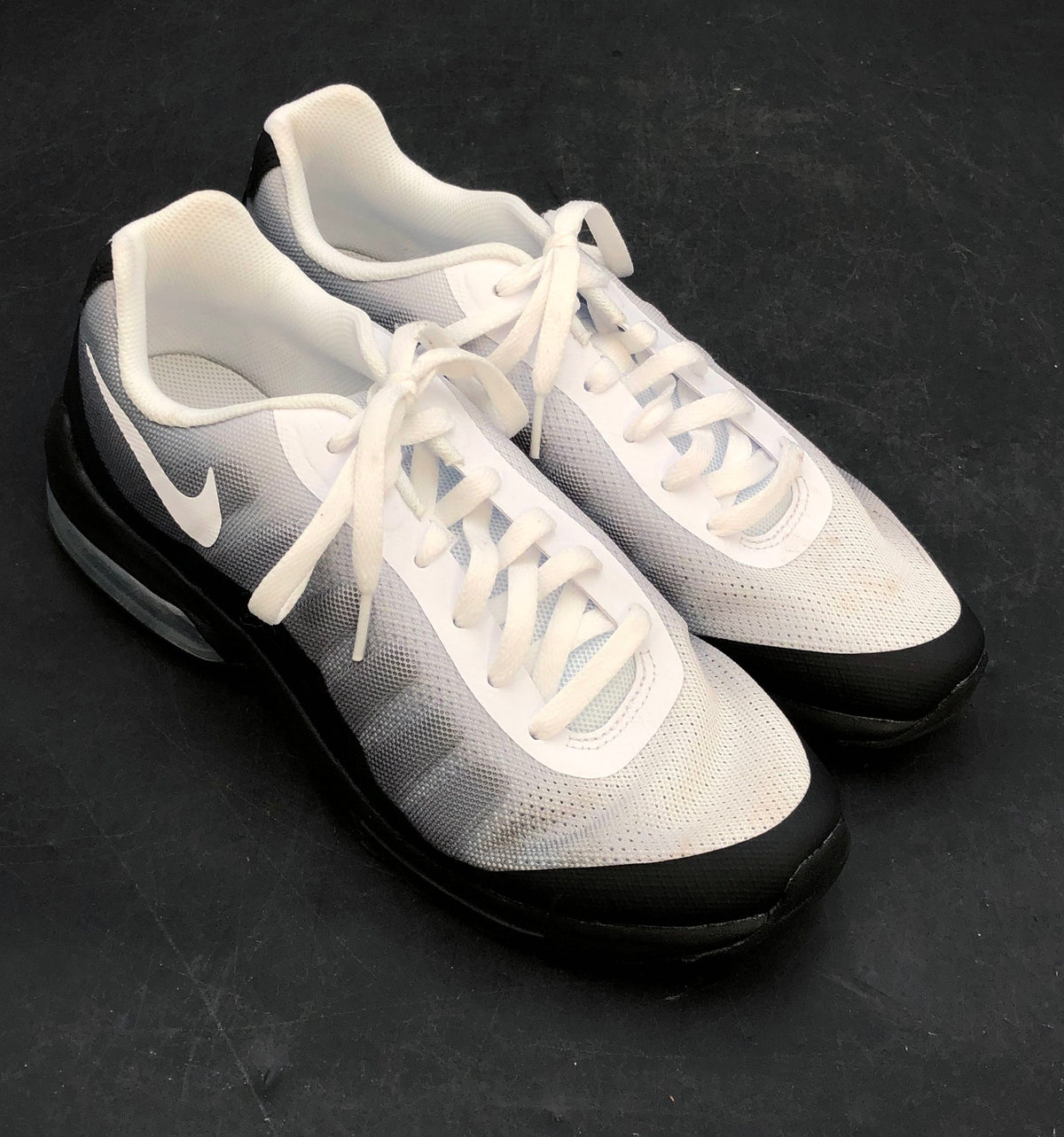 Nike Air Max Invigor Black White Wolf Grey Running Sneakers Men's Size 9