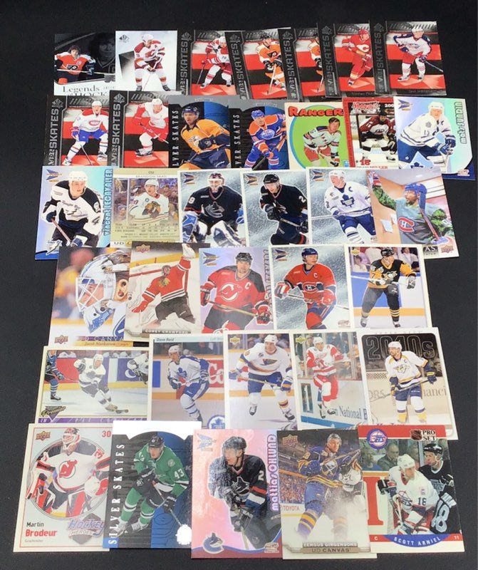 16.2 lbs. Lot Of Football NFL, NBA, NHL, MLB WWE Cards. Medium Box, Unsorted