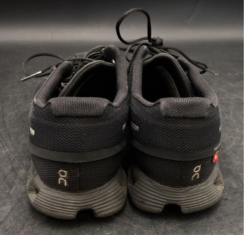 On Cloud Men's Cloud 5 Black Athletic Shoes - Size 8